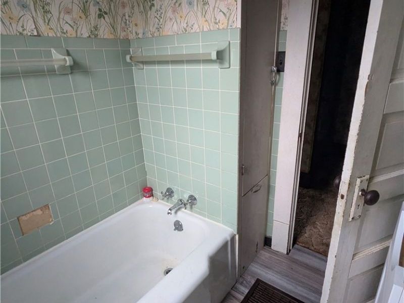 1903 Stewart Avenue , Cambridge, OH 43725 Photo 13