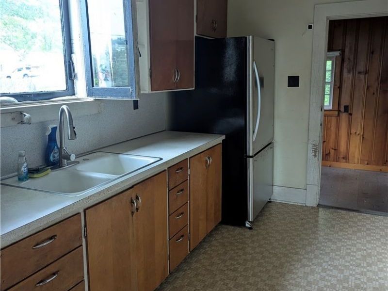 1903 Stewart Avenue , Cambridge, OH 43725 Photo 9