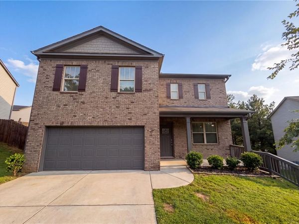 611 Dodson Lake Court , Fairburn, GA 30213