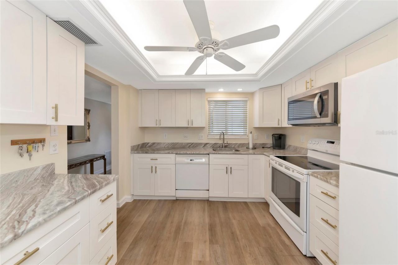 4202 Schwalbe Drive, Unit 89, Sarasota, FL 34235 Photo