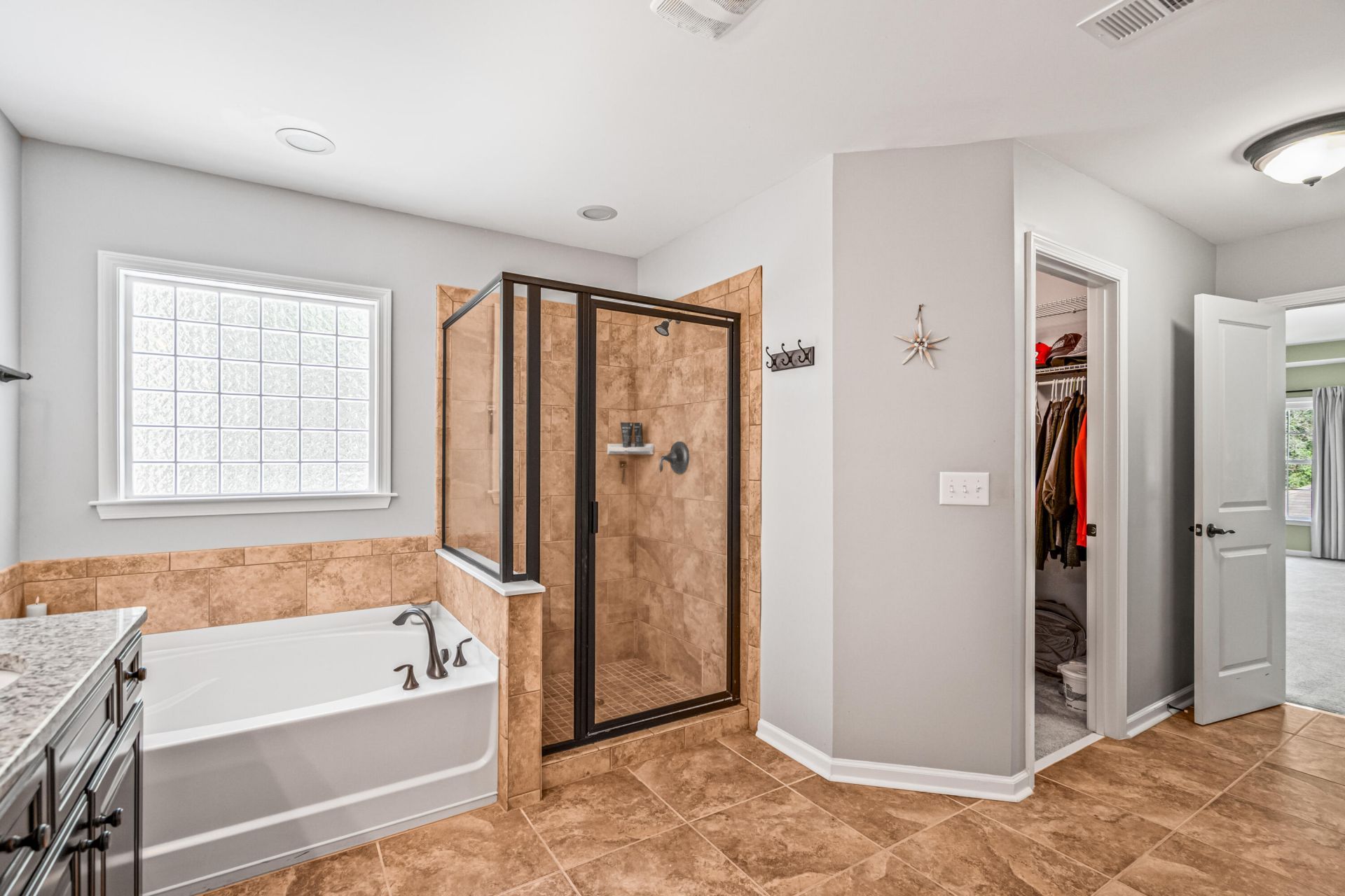 1005 Victoria Pointe Lane Photo 35