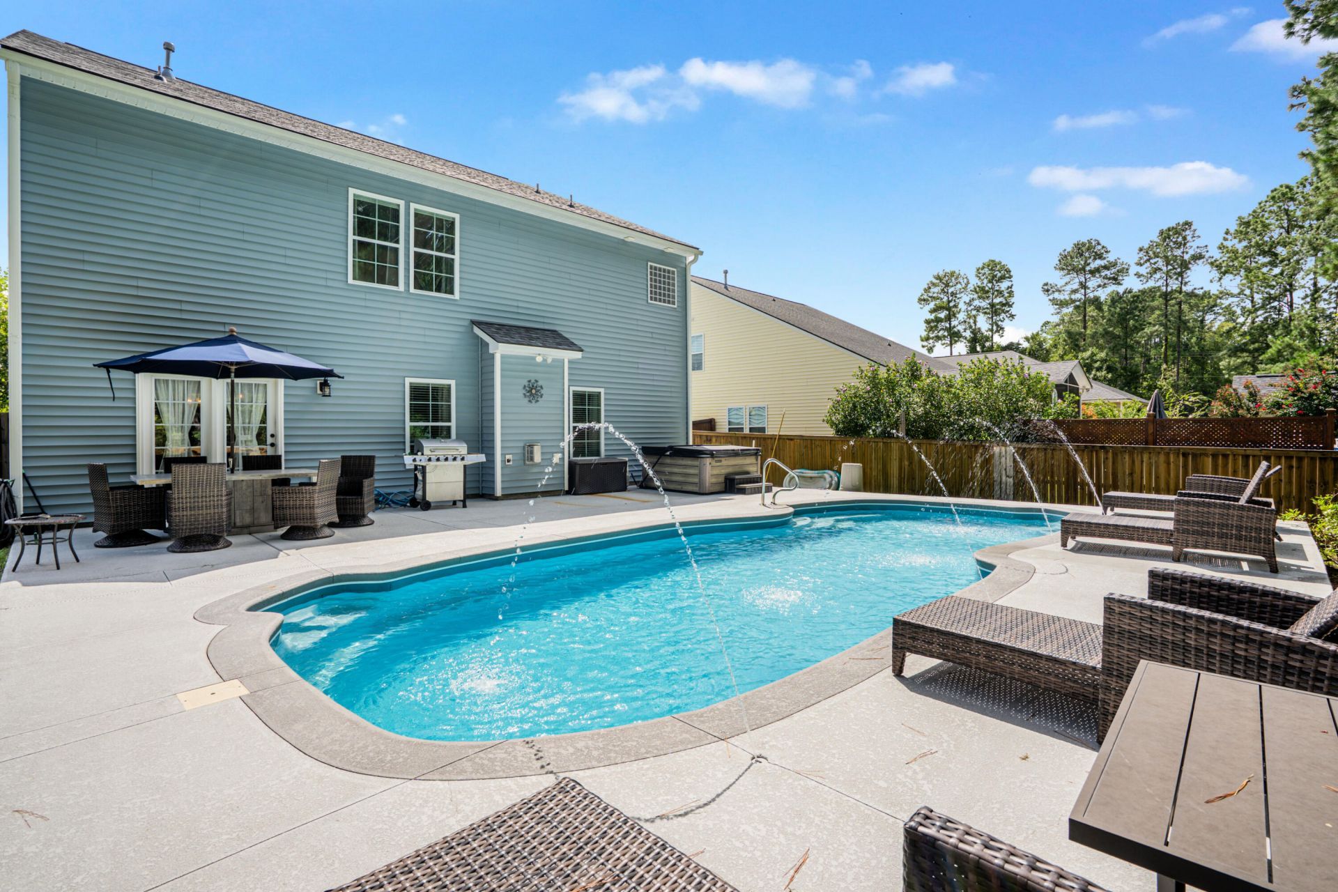 1005 Victoria Pointe Lane Photo 4
