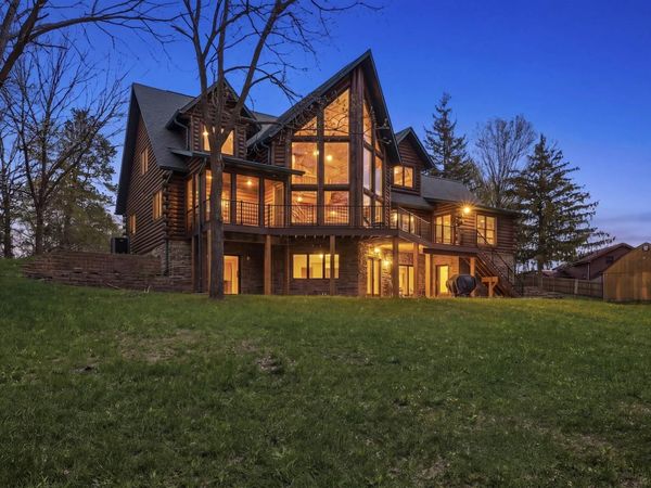 18134 Paradise Valley Road, Durango, IA 52039