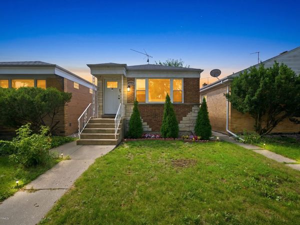 2935 W Howard Street , Chicago, IL 60645