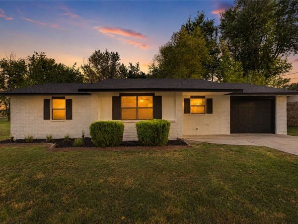 1004 SE 11th Street, Bentonville, AR 72712