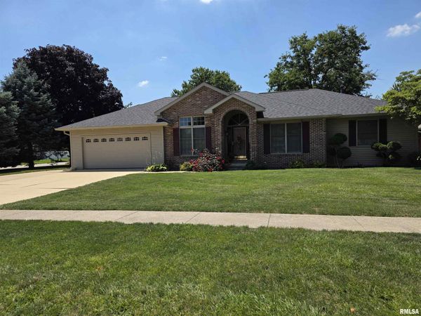 133 Manor Hill Drive, Chatham, IL 62629