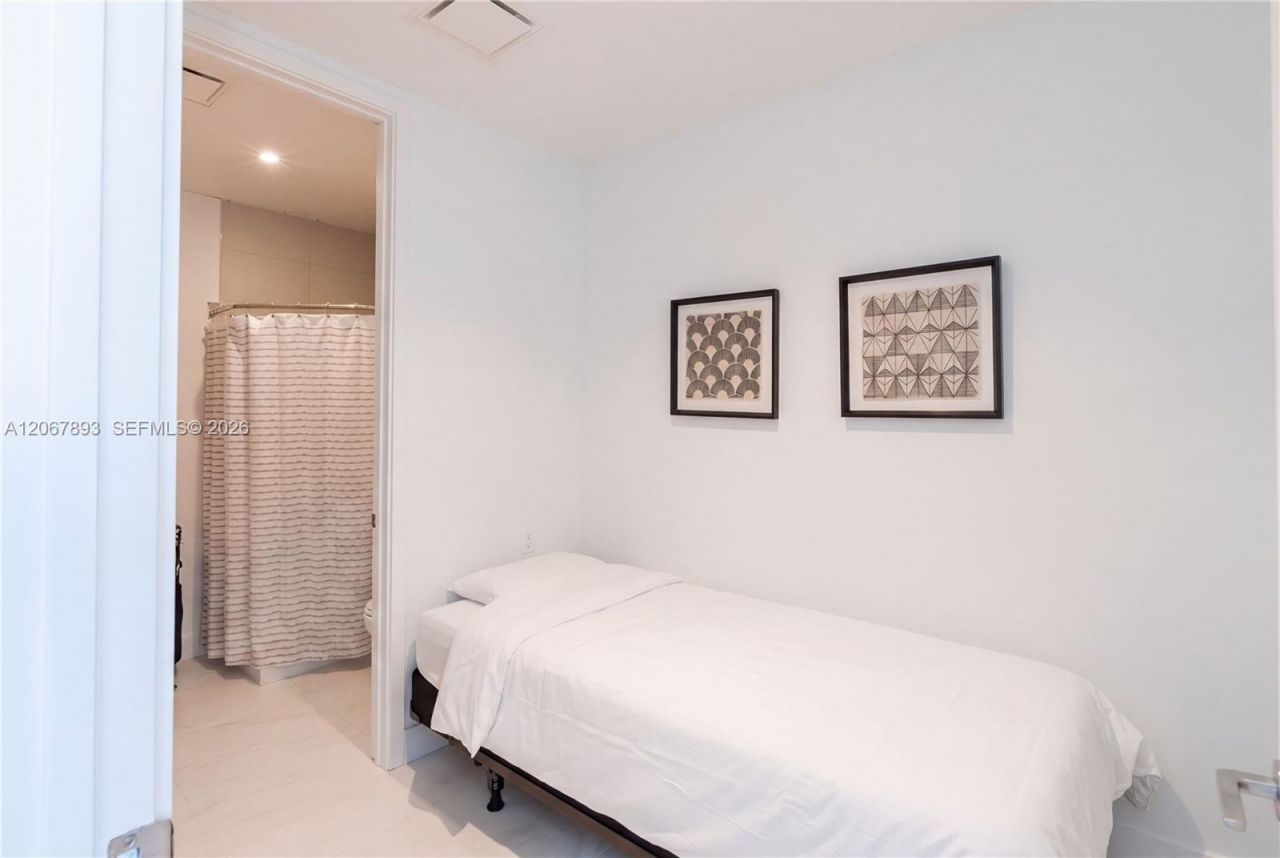 15701 Collins Ave , Unit 3005, Sunny Isles Beach, FL 33160 Photo