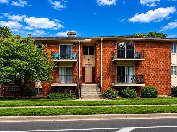8215 Santa Fe Drive, Unit 2, Overland Park, KS 66204