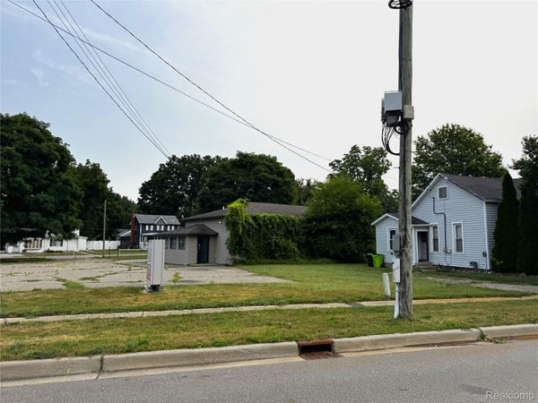 213 Main Street , Fenton, Mi 48430