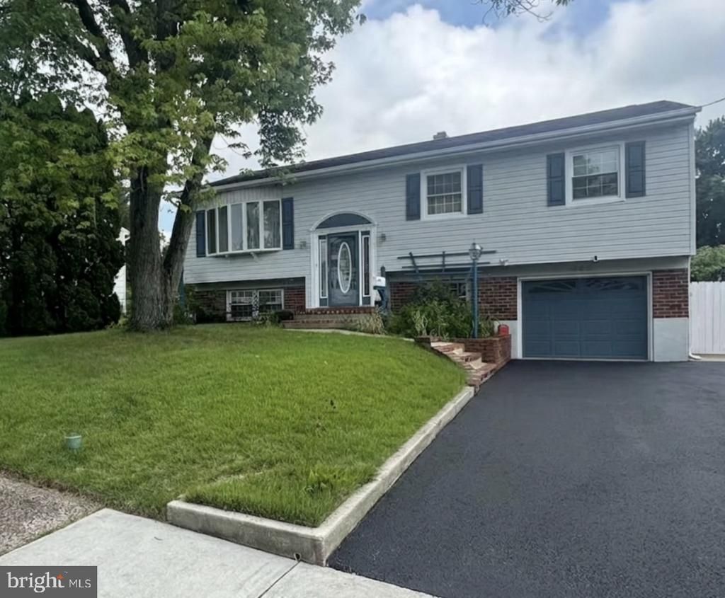 445 PATTON DRIVE , WARMINSTER, PA 18974