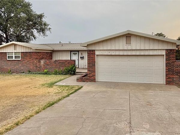 1702 N Crumley Street, Guymon, OK 73942