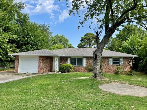 2100 Dee Avenue , Springdale, AR 72762