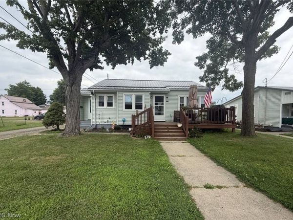 440 Center Street , Newcomerstown, OH 43832