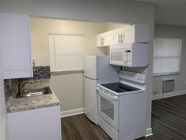 2137 Hayes St, Unit 18, Hollywood, FL 33020