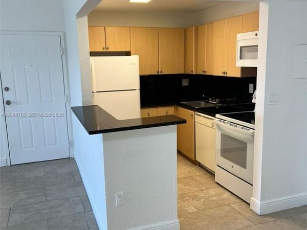 7110 NW 179th St , Unit 310, Hialeah, FL 33015
