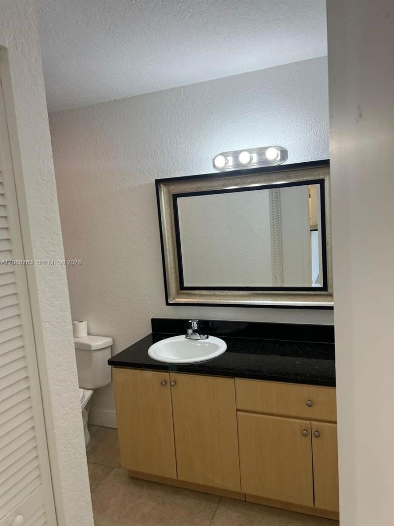 7110 NW 179th St , Unit 310, Hialeah, FL 33015 Photo