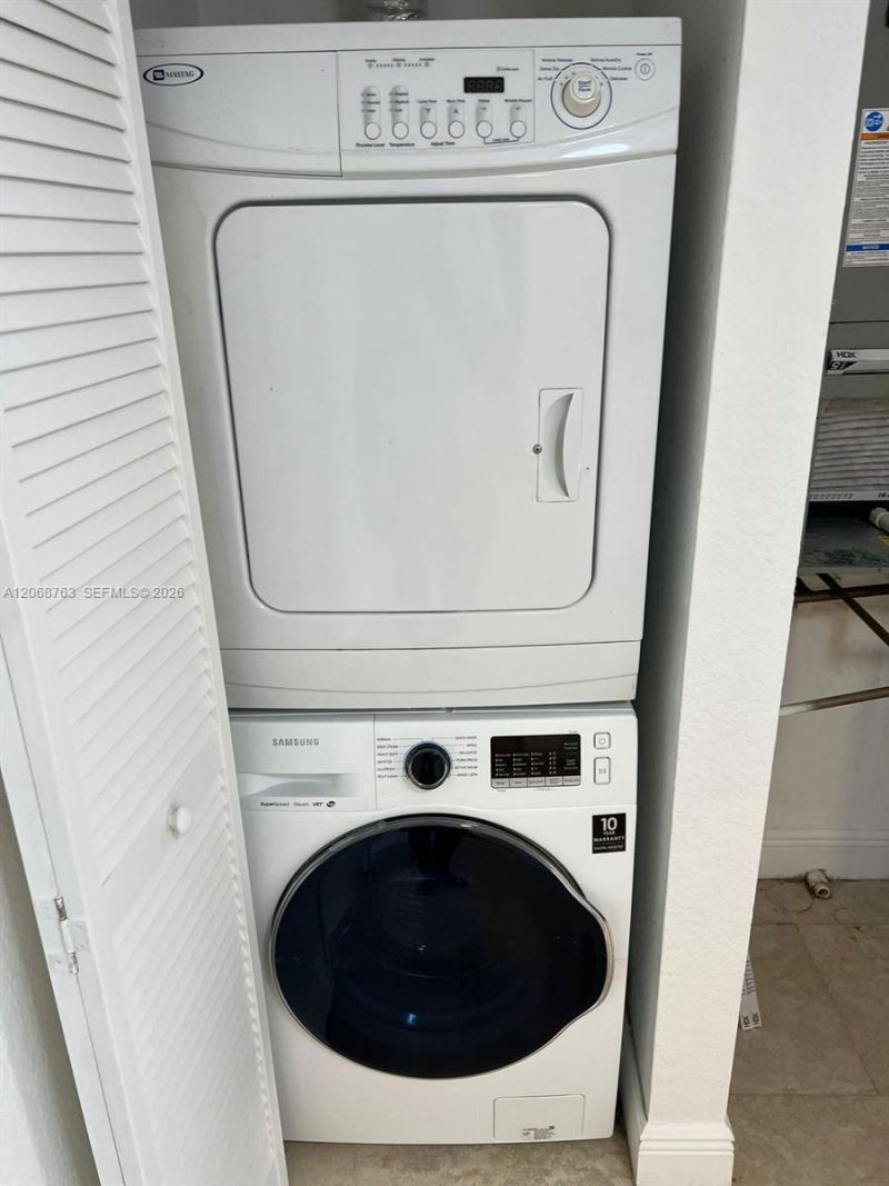 7110 NW 179th St , Unit 310, Hialeah, FL 33015 Photo