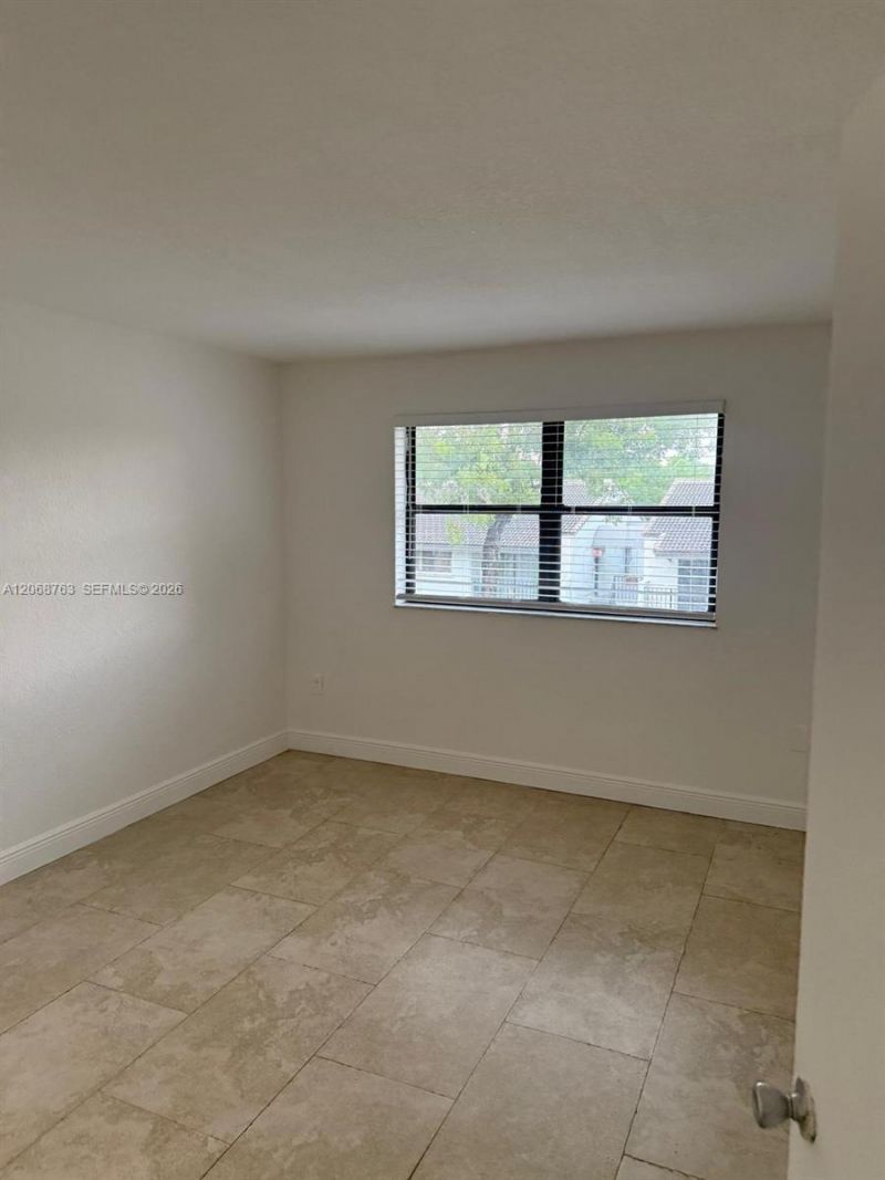 7110 NW 179th St , Unit 310, Hialeah, FL 33015 Photo