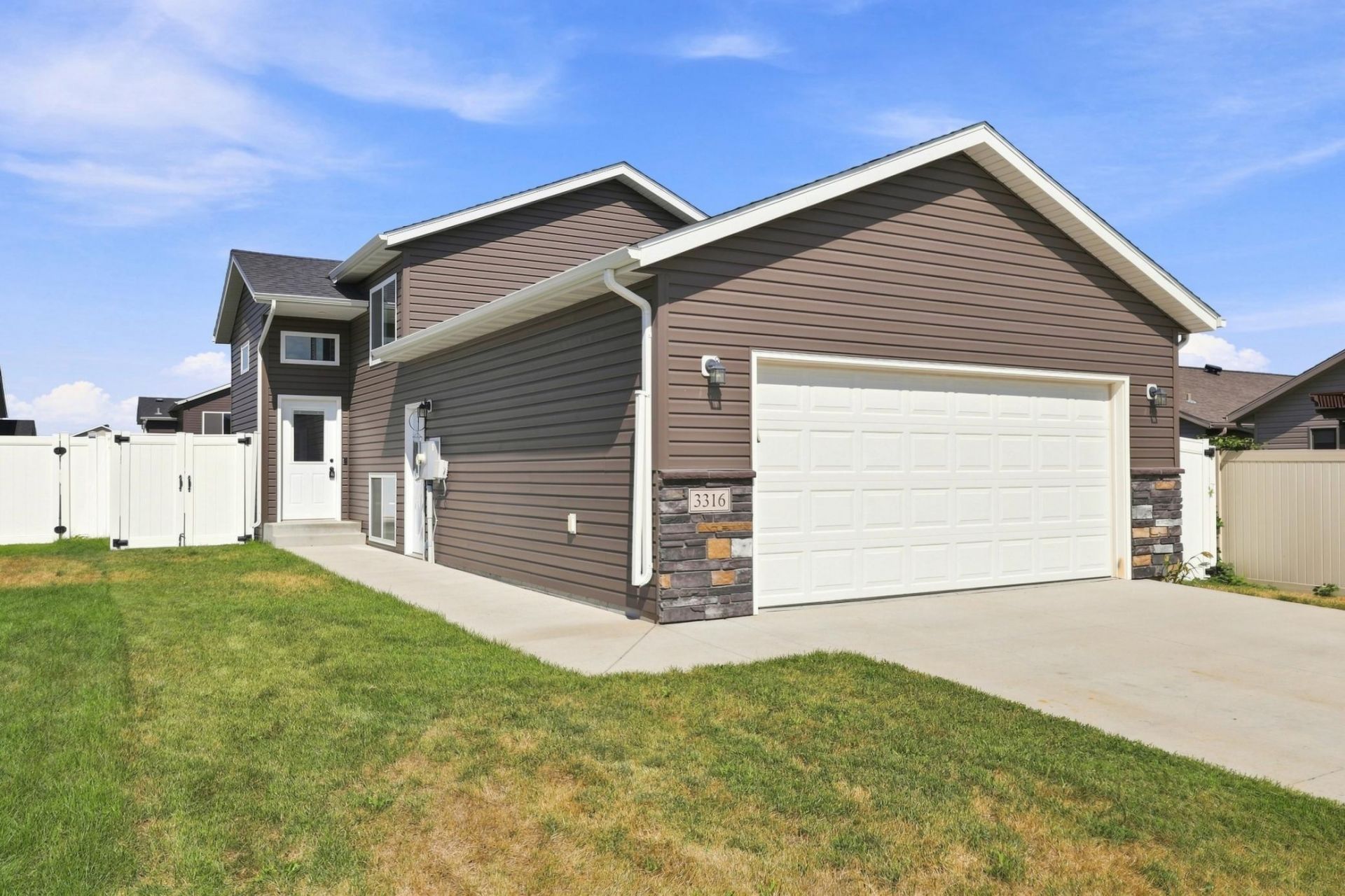 3316 Maple Leaf Loop S, Fargo, ND 58104 Main Photo