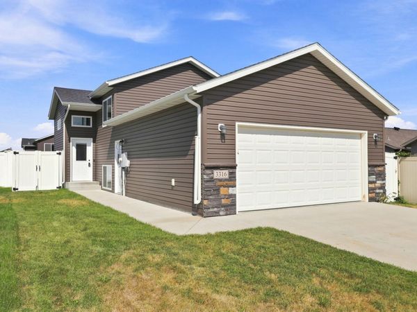 3316 MAPLE LEAF Loop S, Fargo, ND 58104