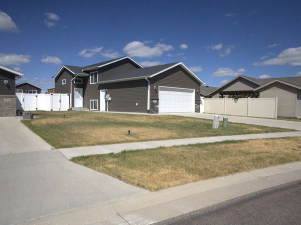 3316 MAPLE LEAF Loop S, Fargo, ND 58104