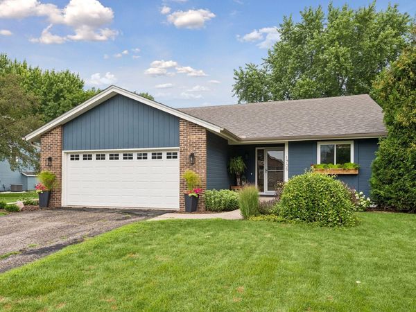 1705 White Oak Drive, Chaska, MN 55318