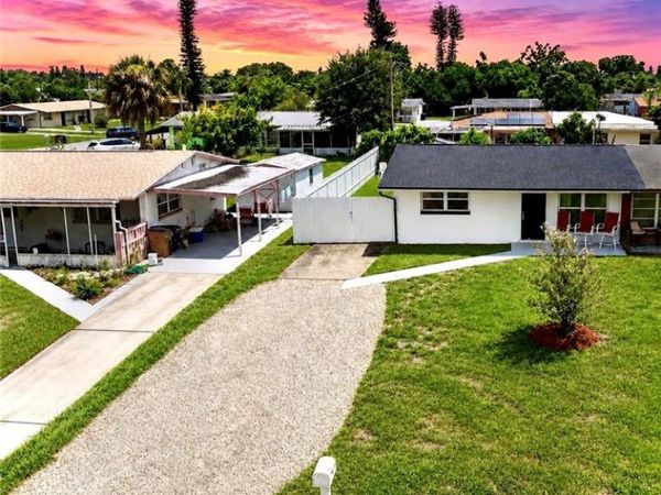 1104 Vineyard ST , LEHIGH ACRES, FL 33936