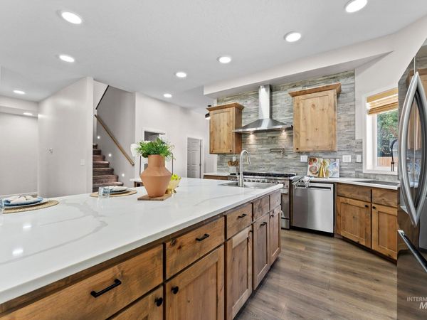 8819 W Holbrook Ave, Boise, ID 83704
