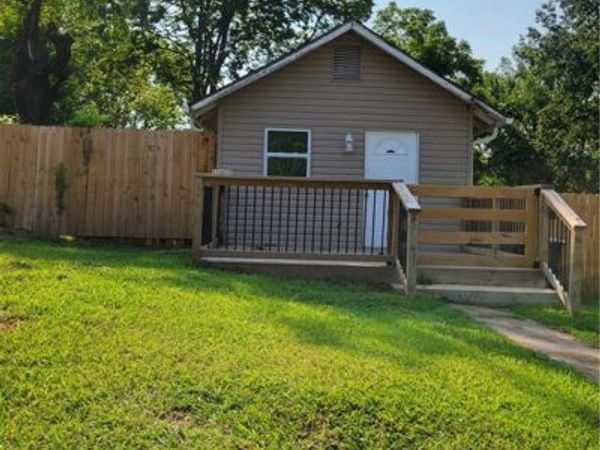 4208 Spruce Avenue, Kansas City, MO 64130