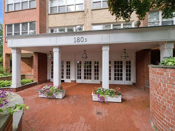180 South Middle Neck, Unit 1P, Great Neck, NY 11021