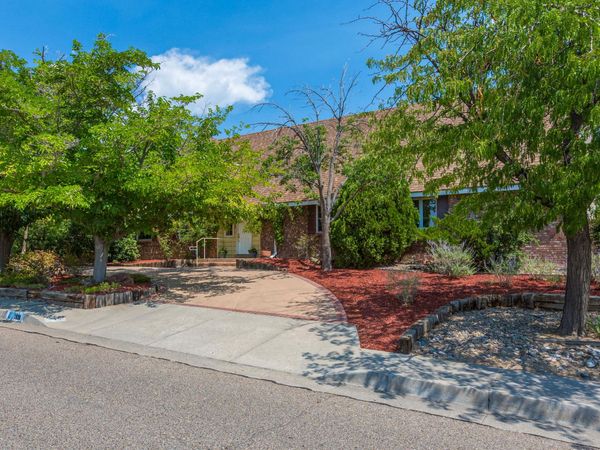 1020 Loyola Place NE, Albuquerque, NM 87112