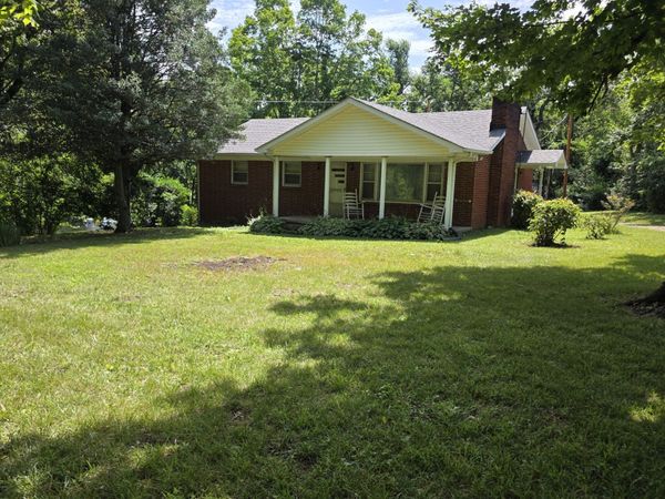 1438 Rocky Mound Rd , Westmoreland, TN 37186