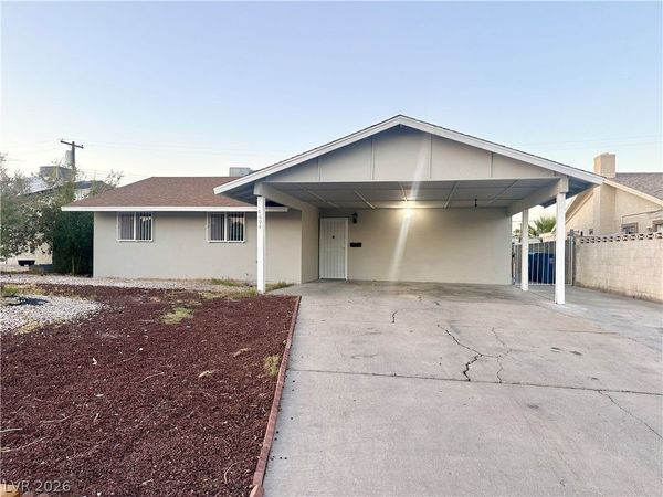 4694 Dennis Way , Las Vegas, NV 89121