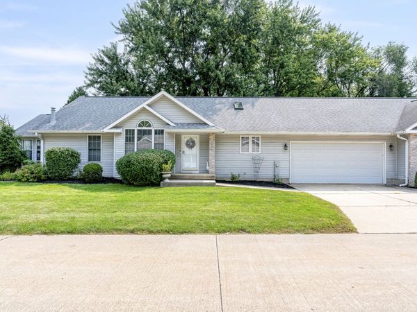 1200 52nd Street Drive , Moline, IL 61265