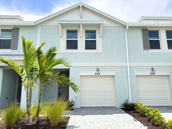 654 Salisbury Circle, Fort Pierce, FL 34982