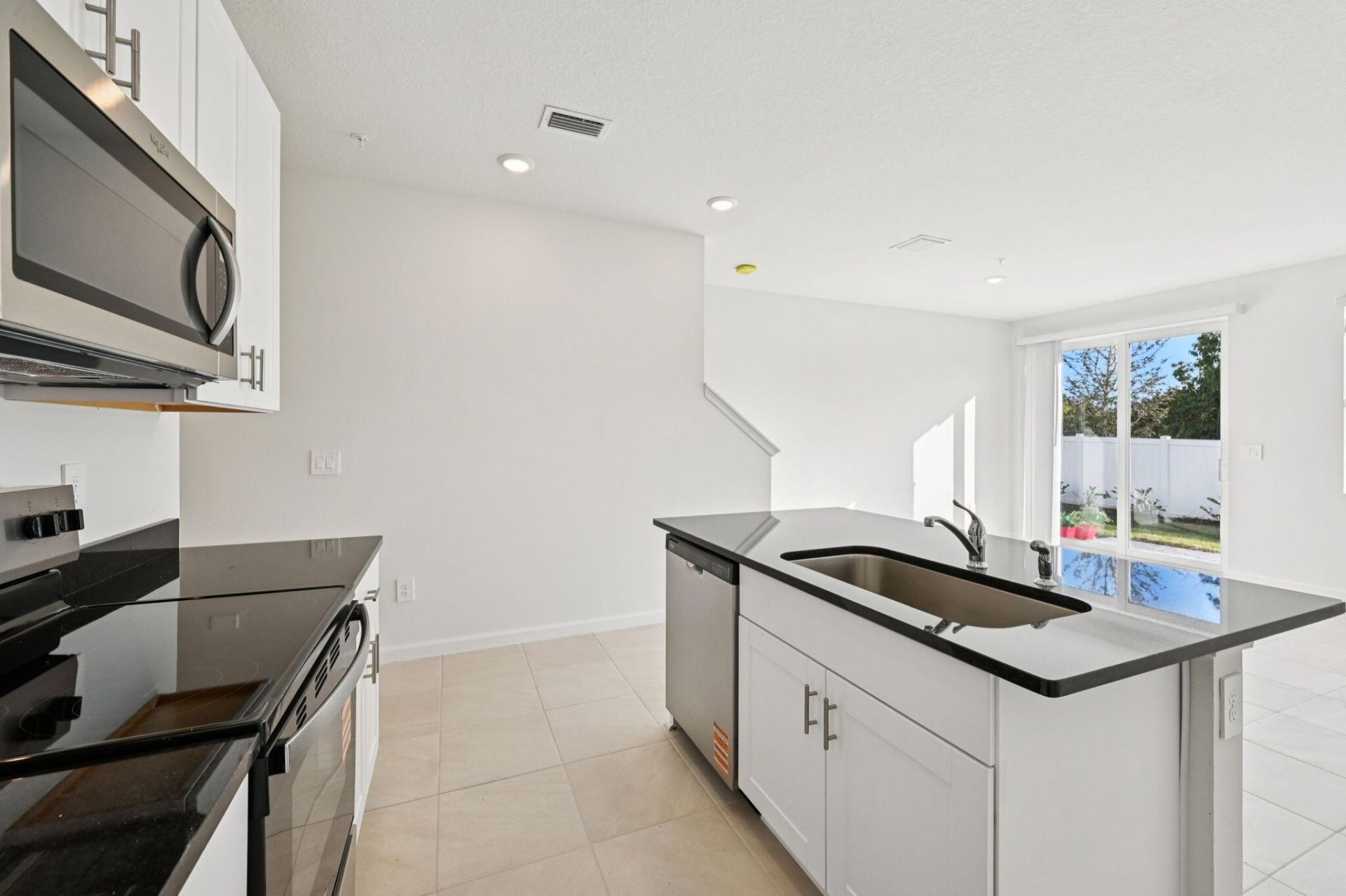 654 Salisbury Circle, Fort Pierce, FL 34982 Photo