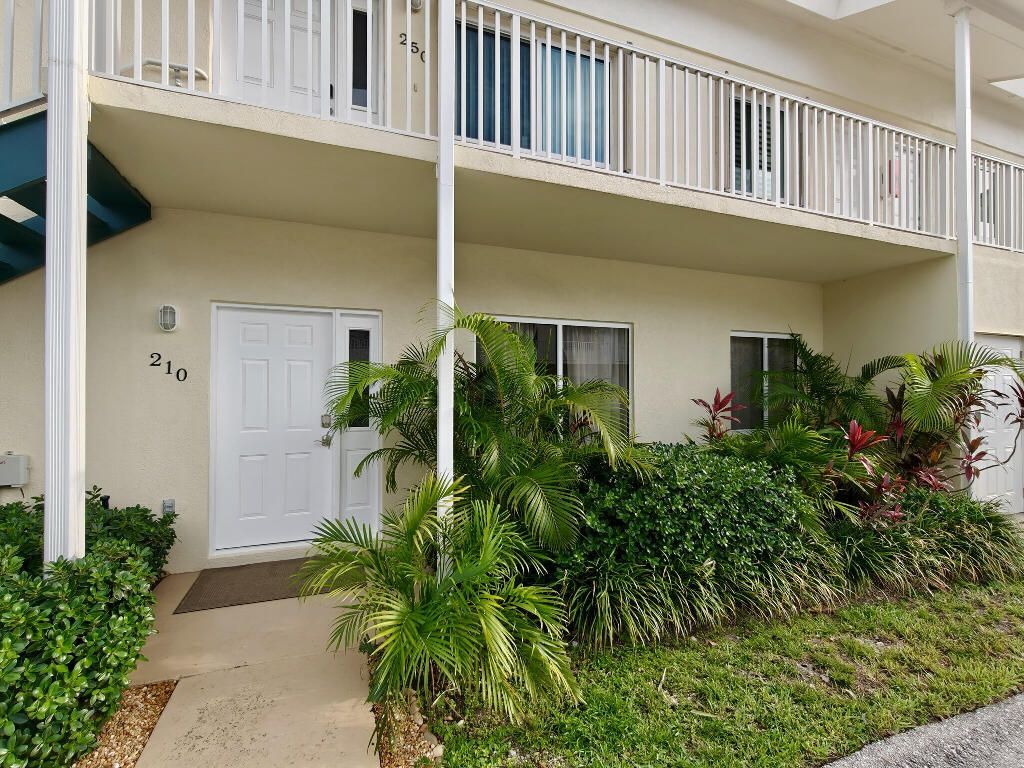210 Bella Vista Court N, Unit 10, Jupiter, FL 33477 Photo
