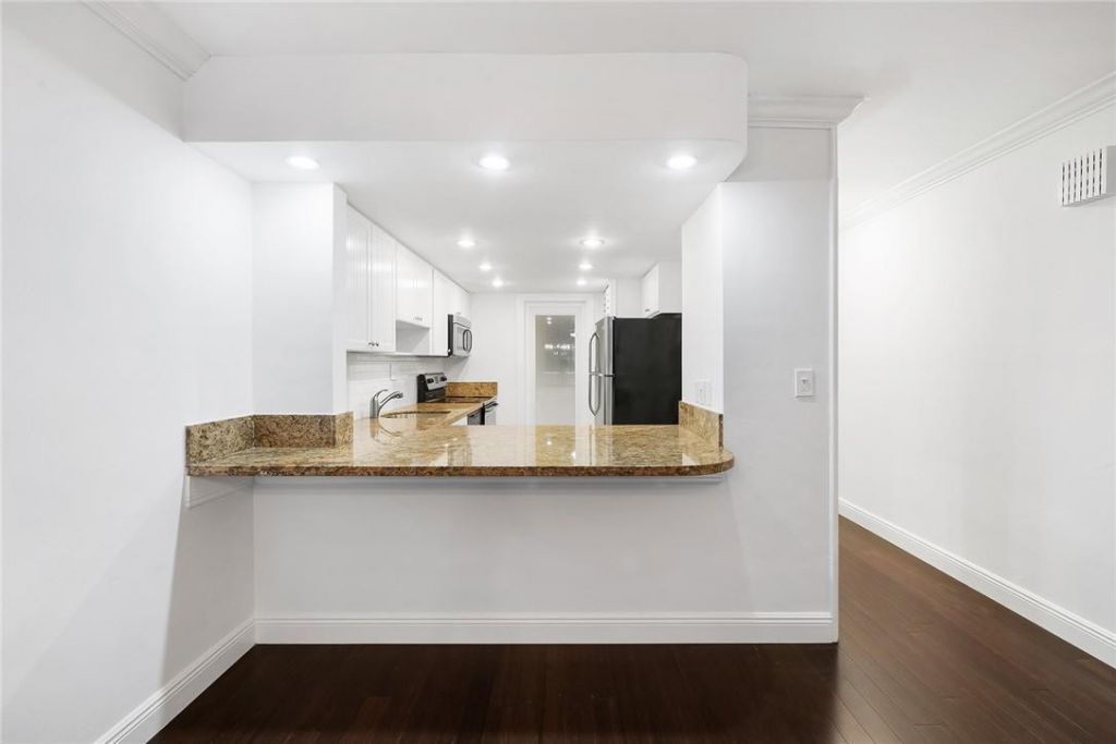 815 Middle River Drive, Unit 205, Fort Lauderdale, FL 33304 Photo