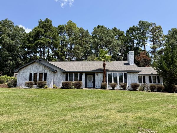 112 Greenwood Dr., Hattiesburg, MS 39402