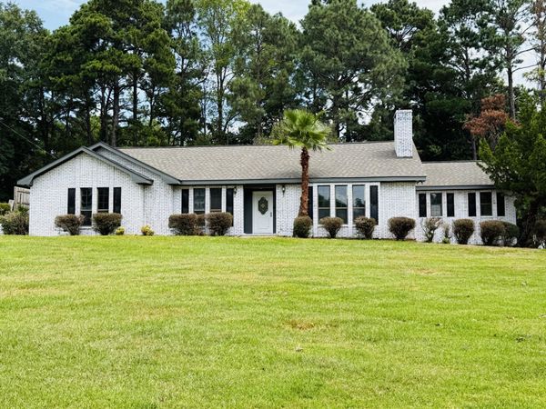 112 Greenwood Dr., Hattiesburg, MS 39402