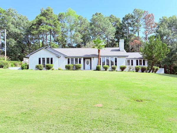 112 Greenwood Dr., Hattiesburg, MS 39402