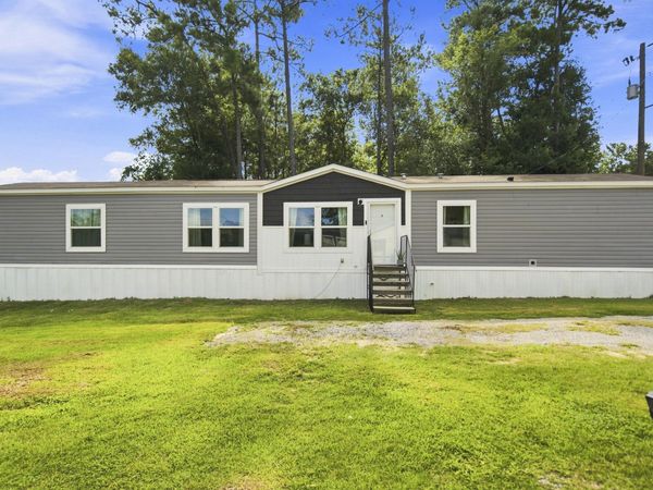 1063 Lilinoe Way, Diamondhead, MS 39525