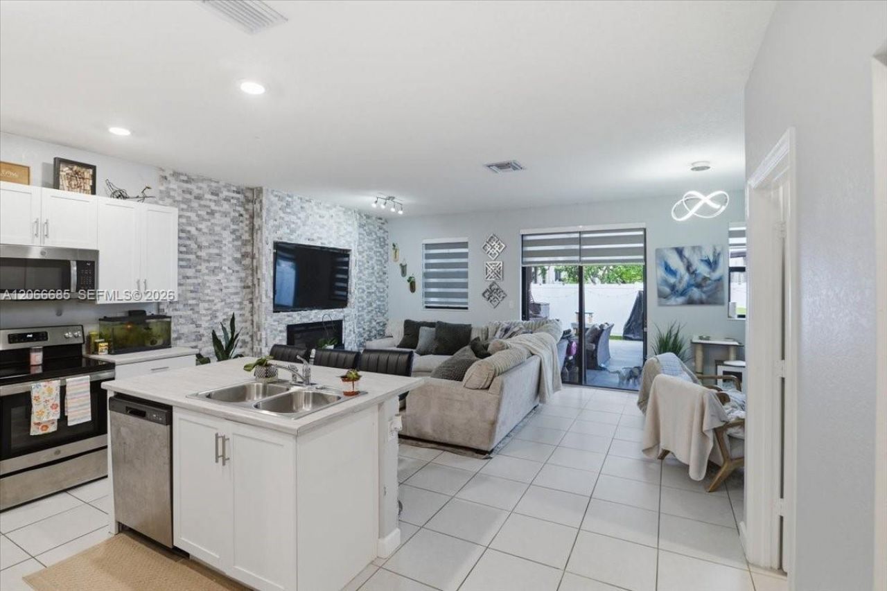 3378 W 112th St , Hialeah, FL 33018 Photo