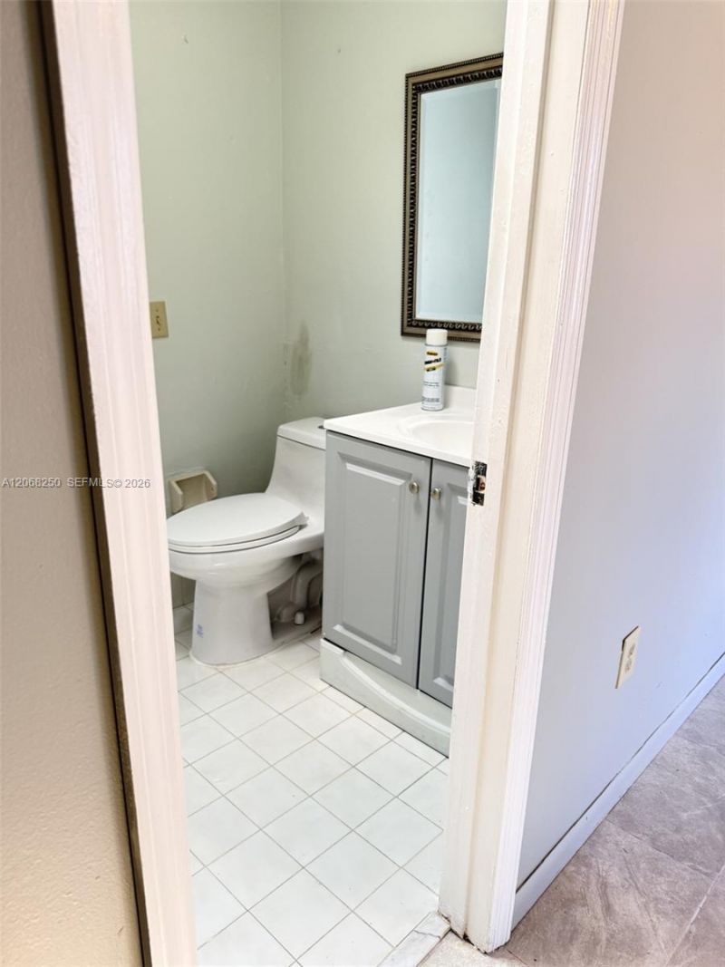 1701 W 42nd Pl, Unit 10, Hialeah, FL 33012 Photo