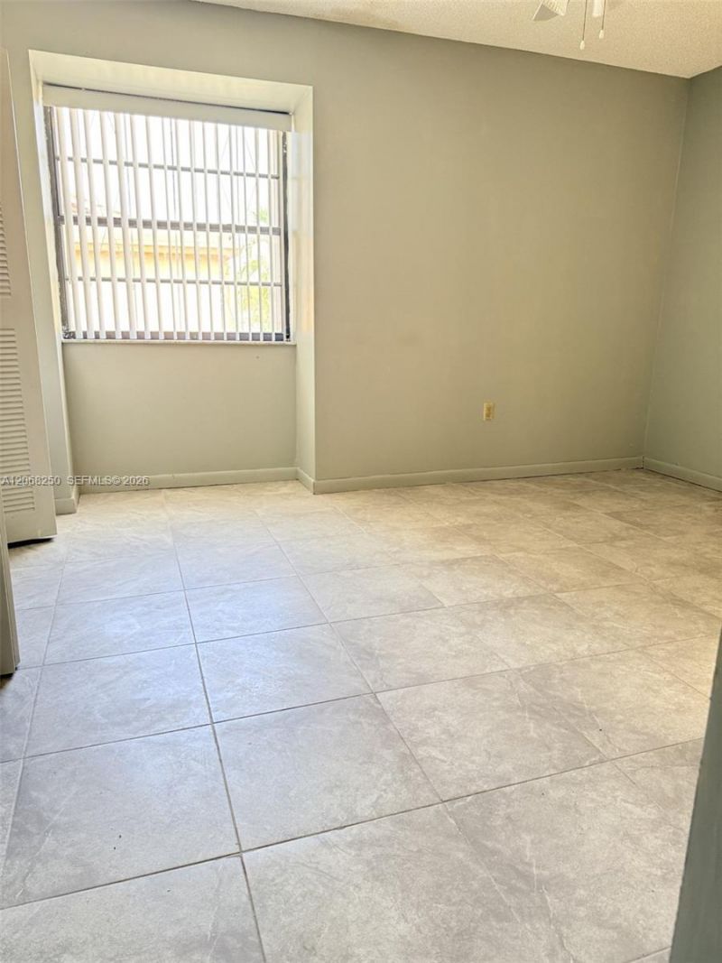 1701 W 42nd Pl, Unit 10, Hialeah, FL 33012 Photo