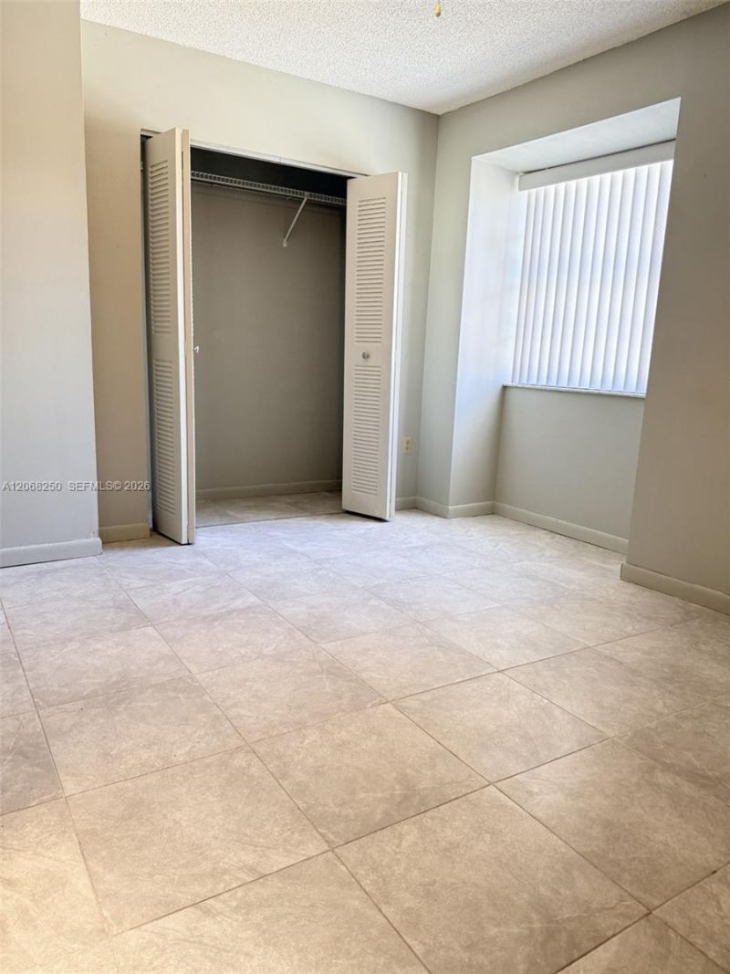 1701 W 42nd Pl, Unit 10, Hialeah, FL 33012 Photo