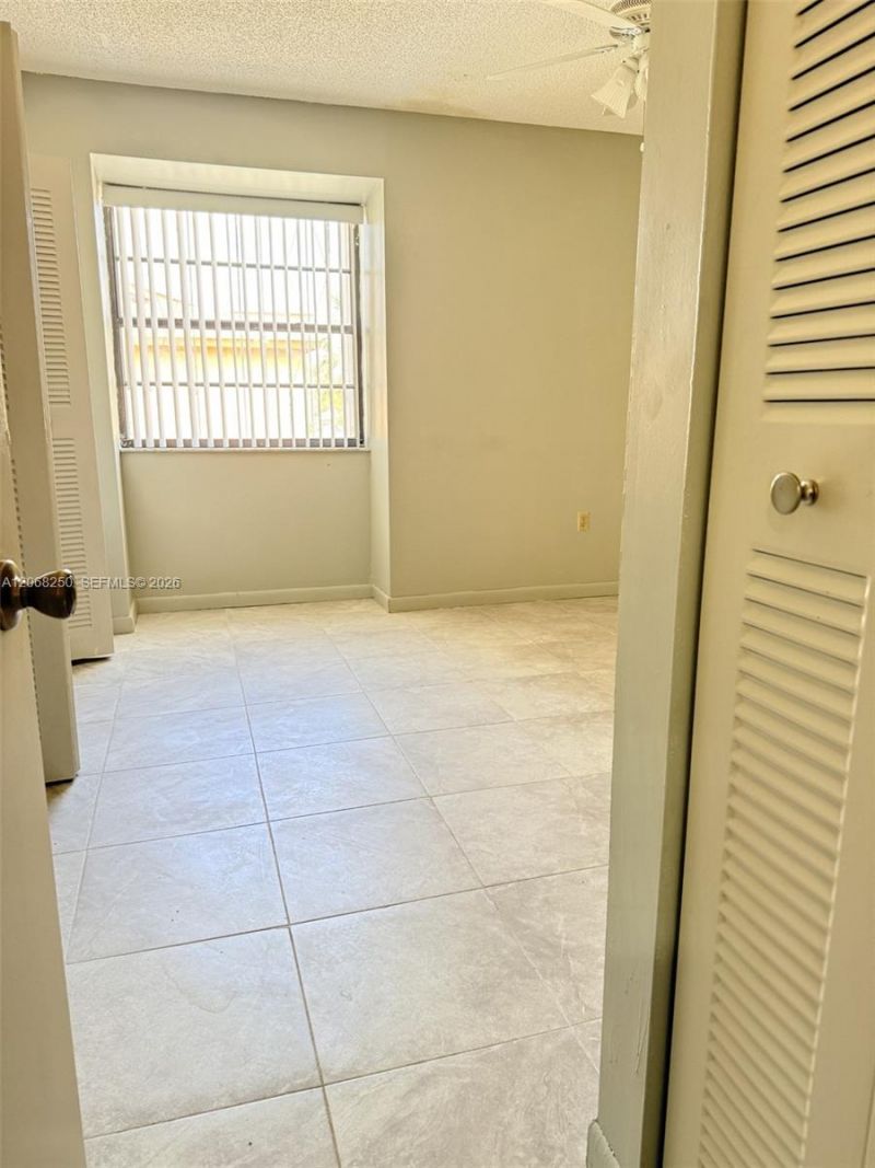 1701 W 42nd Pl, Unit 10, Hialeah, FL 33012 Photo