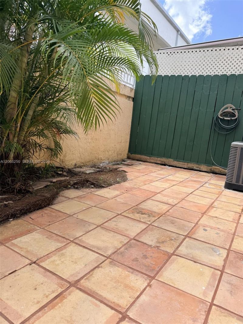 1701 W 42nd Pl, Unit 10, Hialeah, FL 33012 Photo