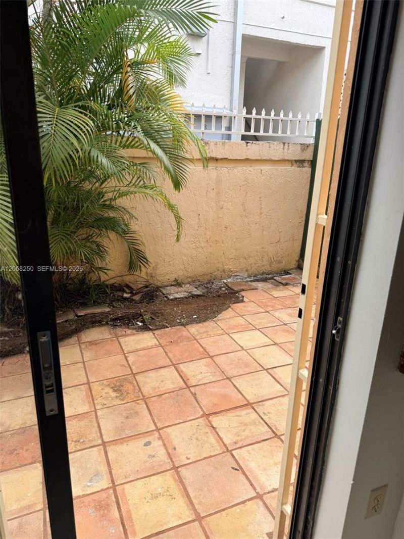 1701 W 42nd Pl, Unit 10, Hialeah, FL 33012 Photo