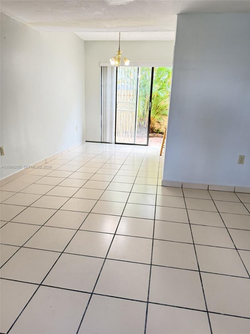 1701 W 42nd Pl, Unit 10, Hialeah, FL 33012 Photo